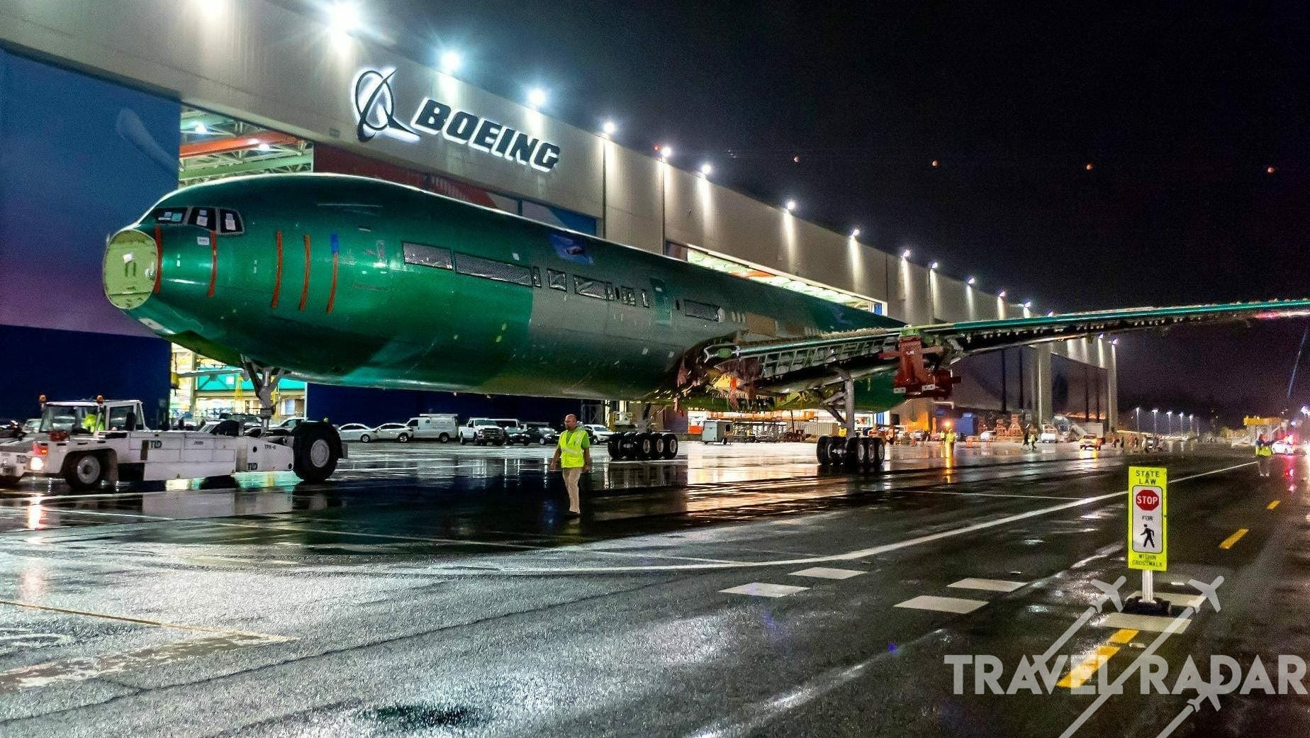 777x-fuselage-rips-apart-during-testing