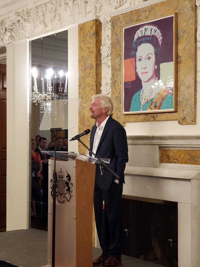 richard-branson-urges-faith-in-airlines