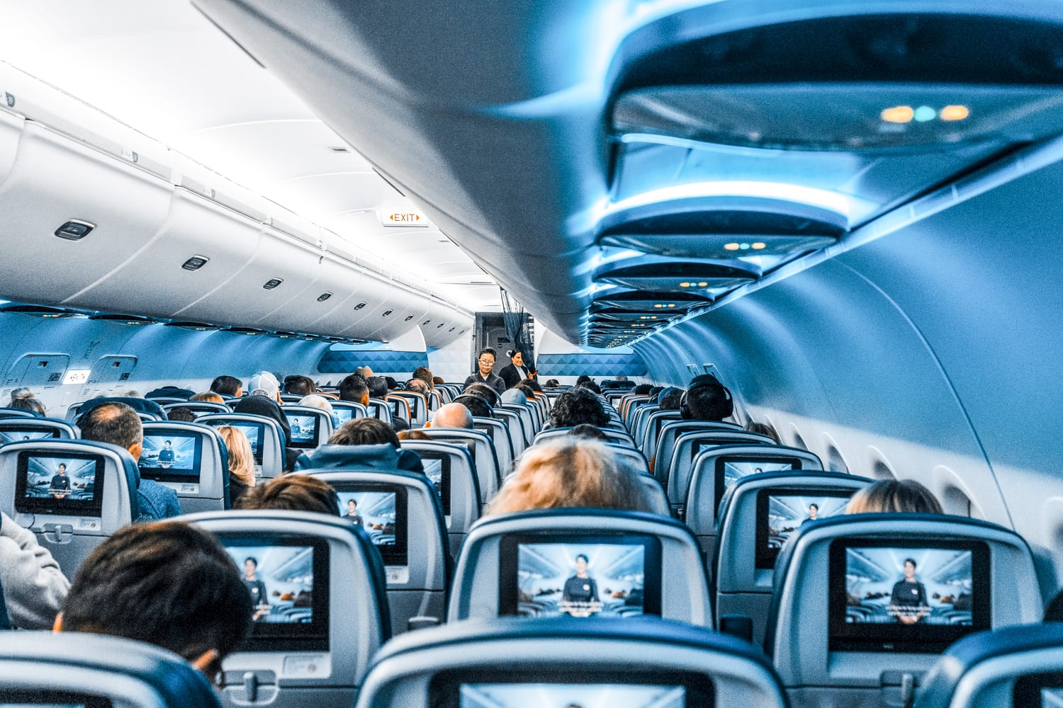 us-airlines-are-ignoring-the-need-for-social-distancing-by-flying-at-capacity