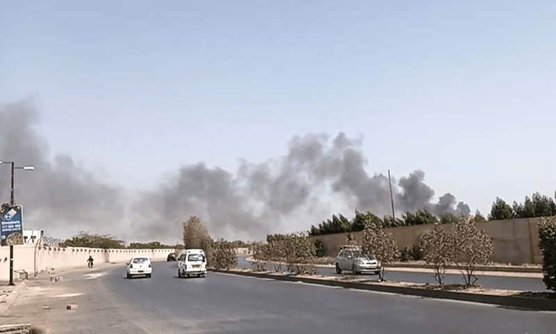 breaking-pakistan-international-airlines-a320-crashes-in-karachi