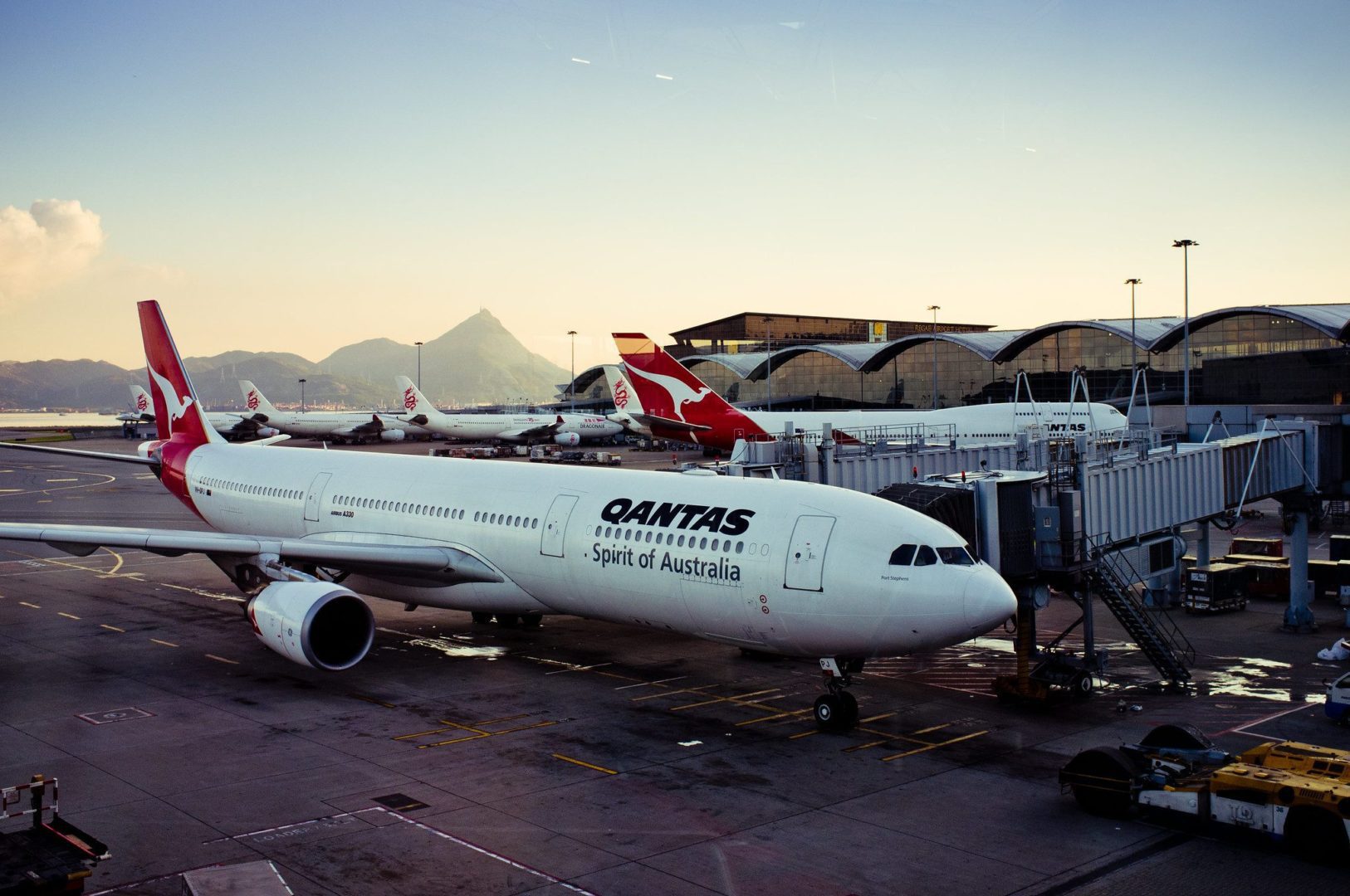 qantas-recovery-plan:-axes-6-000-jobs,-grounds-100-aircraft-and-plans-$1.9-billion-equity-raise