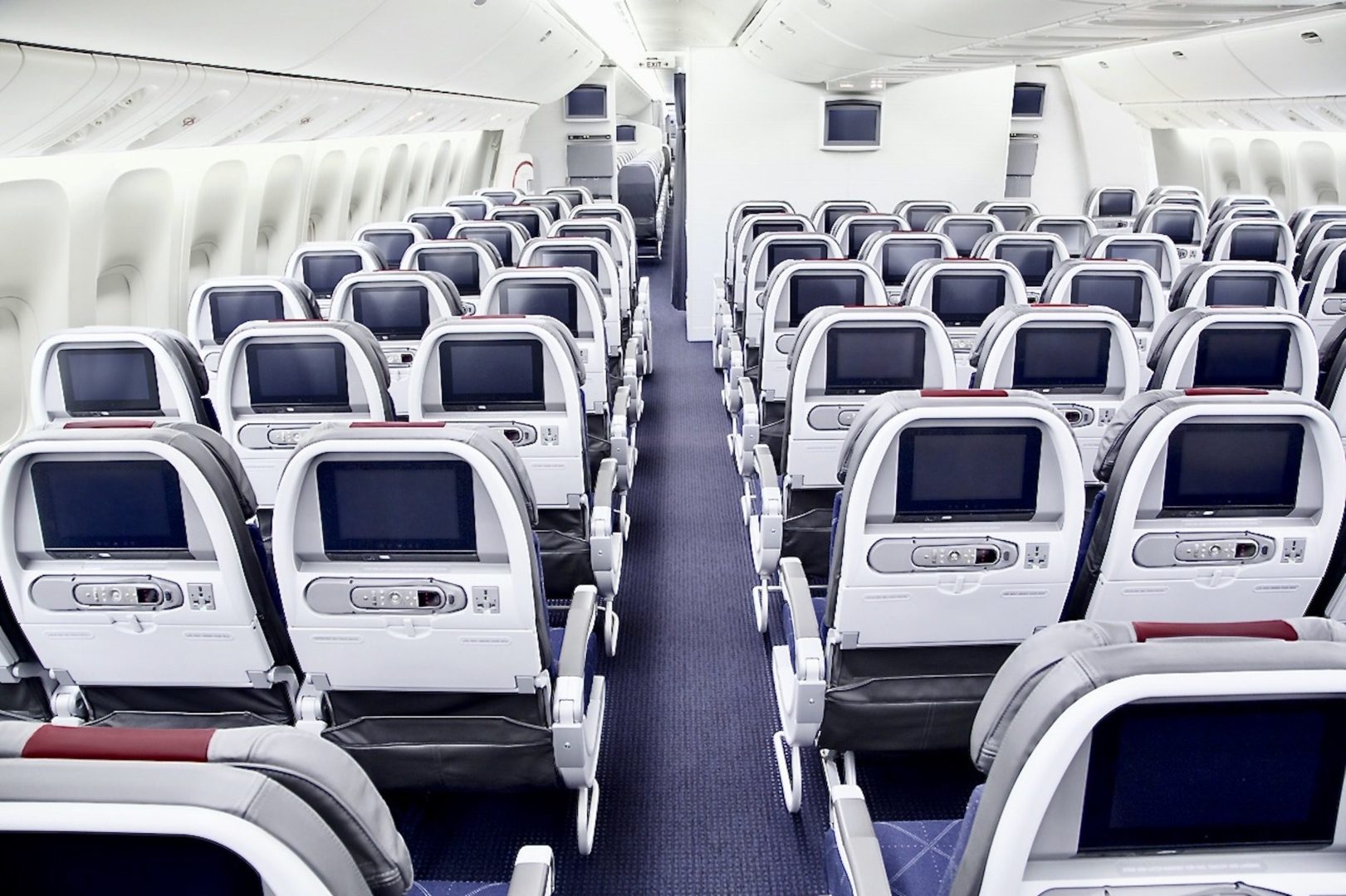 american-airlines-announces-a-return-to-flying-at-full-capacity-as-other-airlines-end-social-distancing-measures