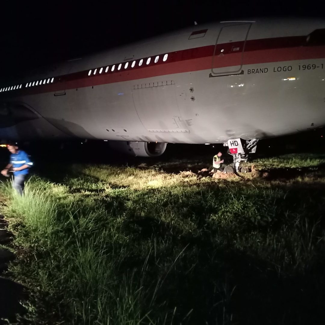 garuda-indonesia-a330-runway-excursion