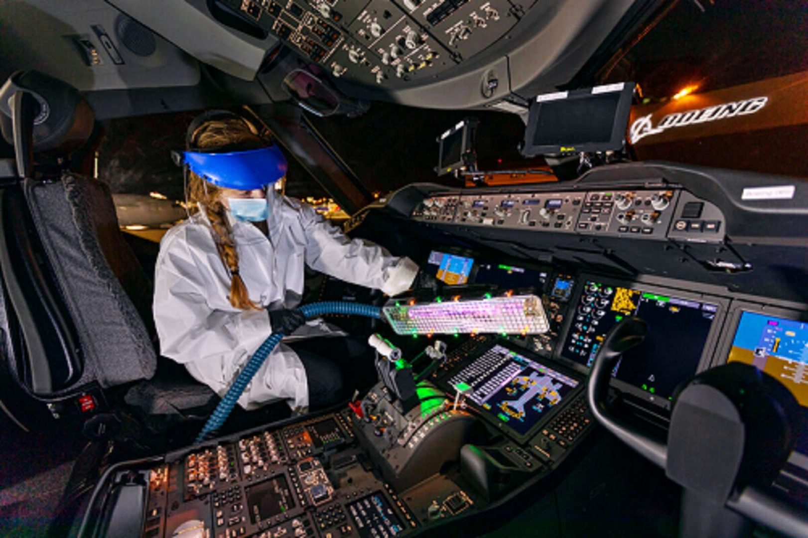 boeing’s-ultraviolet-light-wand-–-a-covid-19-solution-onboard?