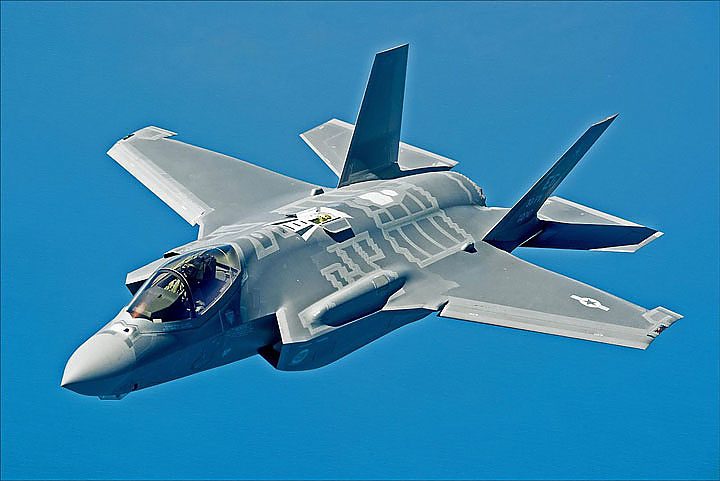 usaf-f35-fighter-jet-collides-with-kc-130j-tanker-during-inflight-refuel-exercise