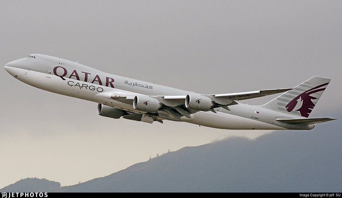 qatar-airways-747-hydraulic-leak-blocks-doha-runway
