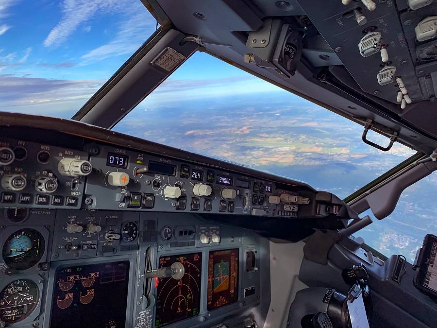 737NG cockpit