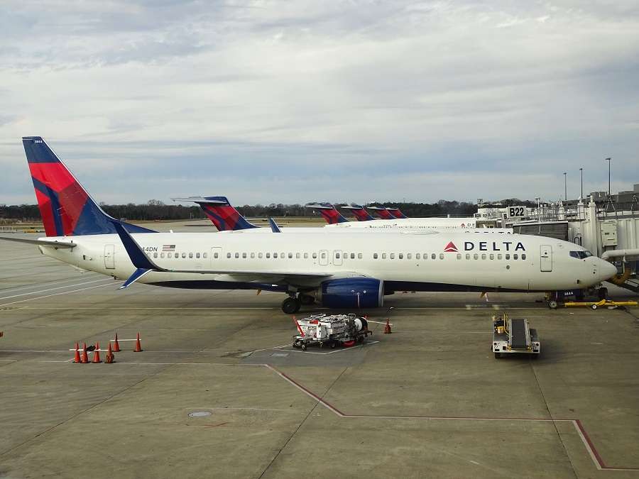 INCIDENT: Delta Passenger Tries To Enter The Cockpit!