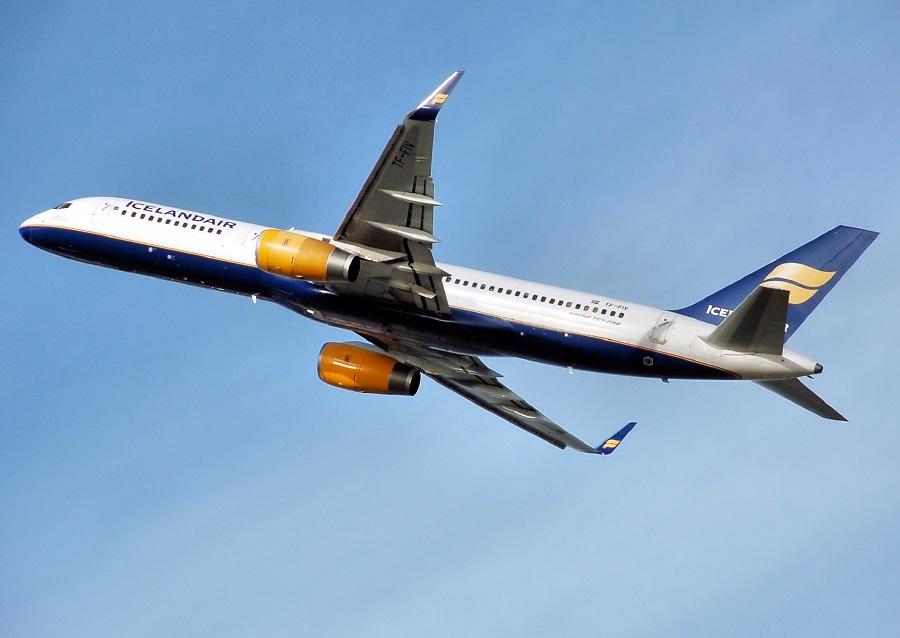 Two Icelandair Aircraft Almost Collide On Runway!
