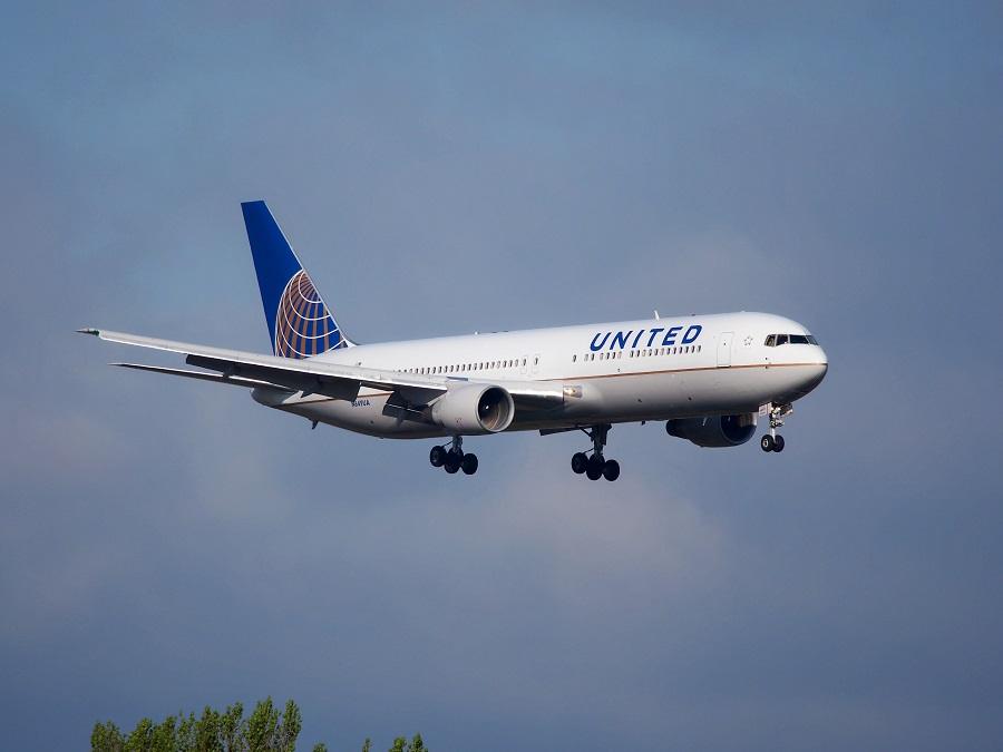 United 767 Loses Panel Over NY And Flies On!