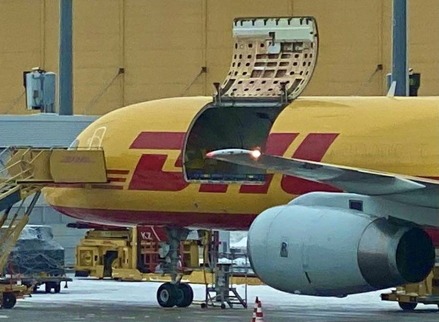 INCIDENT: DHL 757 Freighter Door Opens In Flight!