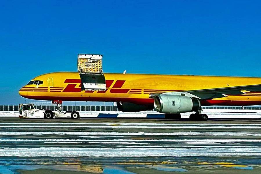 INCIDENT: DHL 757 Freighter Door Opens In Flight!