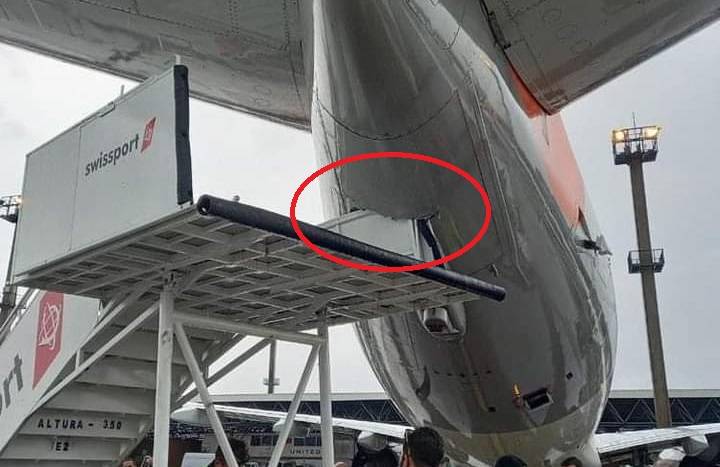 GOL 737 Ground Collision With Aircraft Stairs!