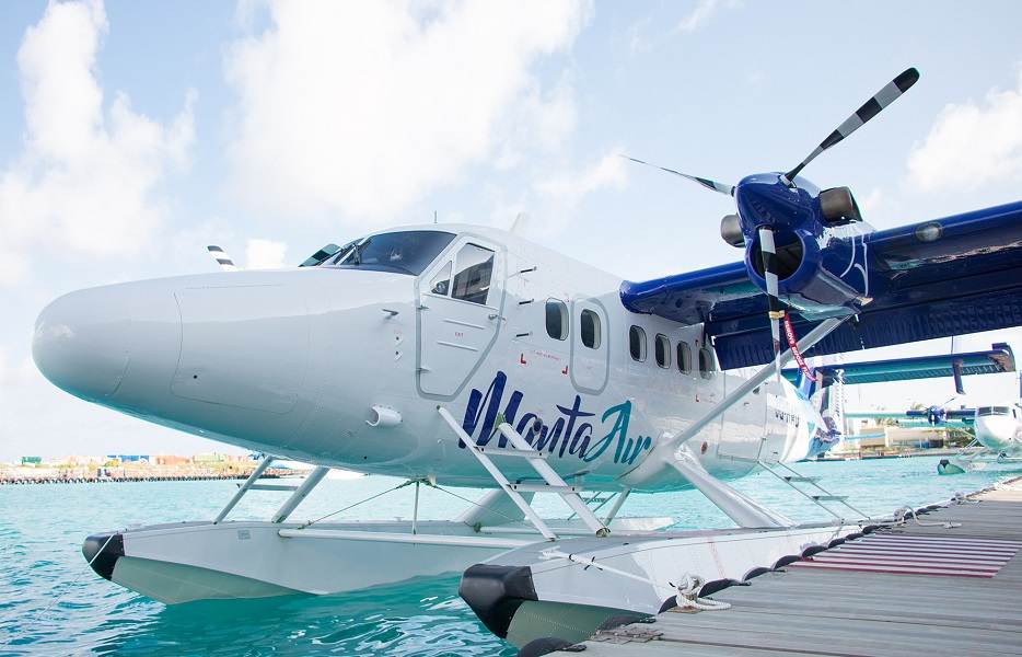 ACCIDENT: Manta Air DHC6 Lands, Flips Upside Down
