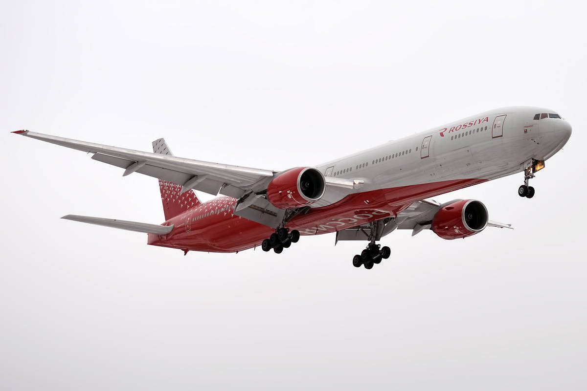 INCIDENT (?): Rossiya Boeing 777 Engine Trouble
