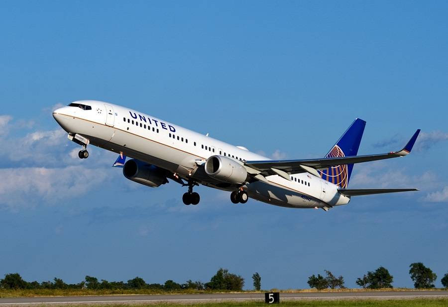 Pepper Spray Released Onboard United 737 In Florida!