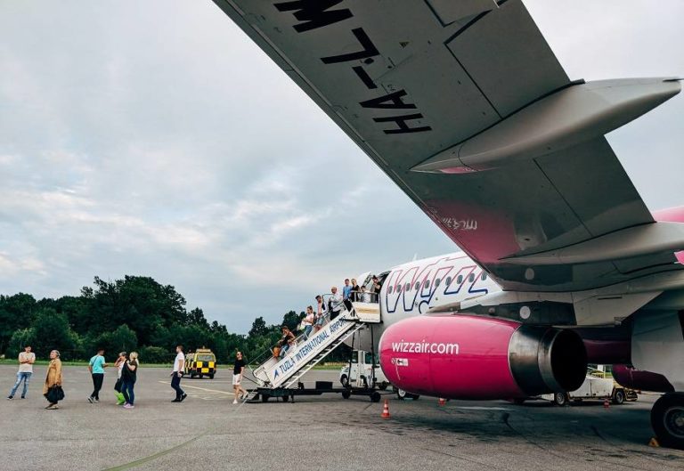 EasyJet Rejects Wizz Air Takeover Bid! Mentour Pilot