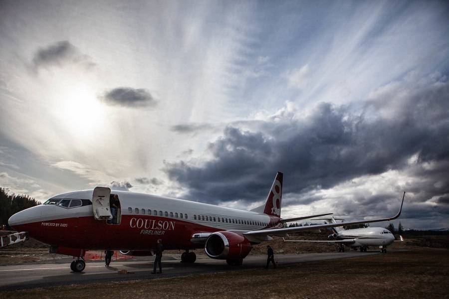 Coulson Boeing 737 Suffers Damage Colliding With Hangar