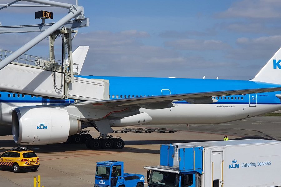 KLM Boeing 777 Crashes Into Jet Bridge During Pushback!