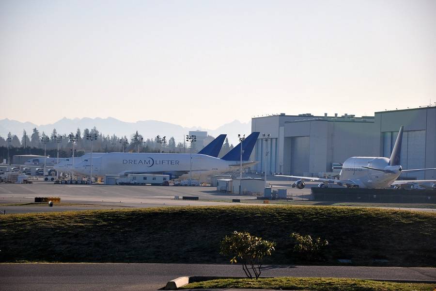 Boeing To Hand Dreamlifter Center In Everett To FedEx?