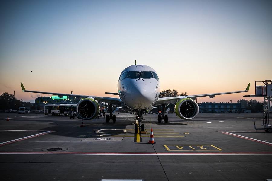 INCIDENT: Air Baltic A220 Shut Down Engines On Landing!