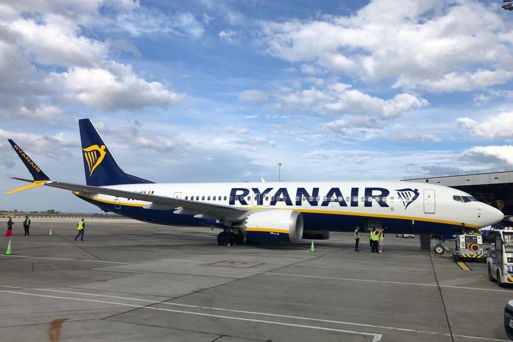 First Ryanair 737 MAX 8-200 Arrives In Ireland!