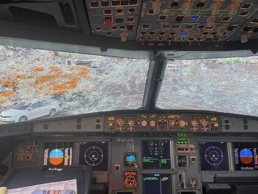 INCIDENT: Hail Damage As A320 Gets Near Thunderstorm