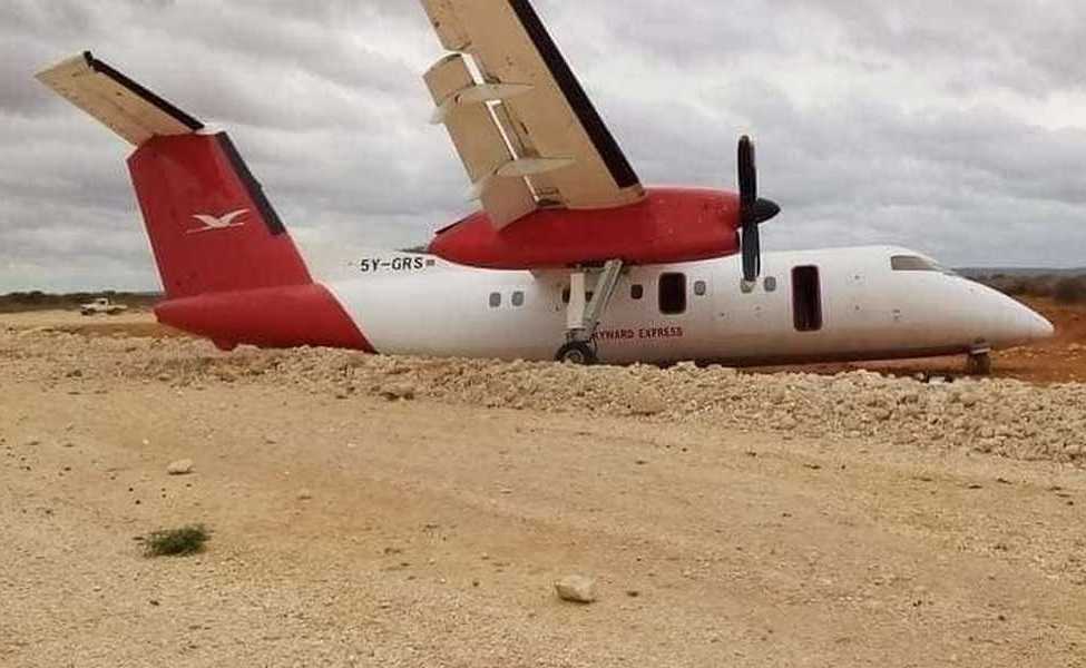 ACCIDENT: Dash-8 Main Gear Collapse On Landing