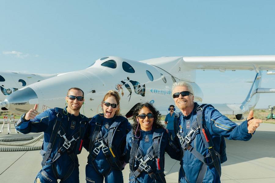 Virgin Galactic’s Richard Branson Goes To Space!