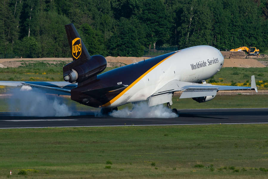 INCIDENT: UPS MD-11 Has Tail Strike During Go Around