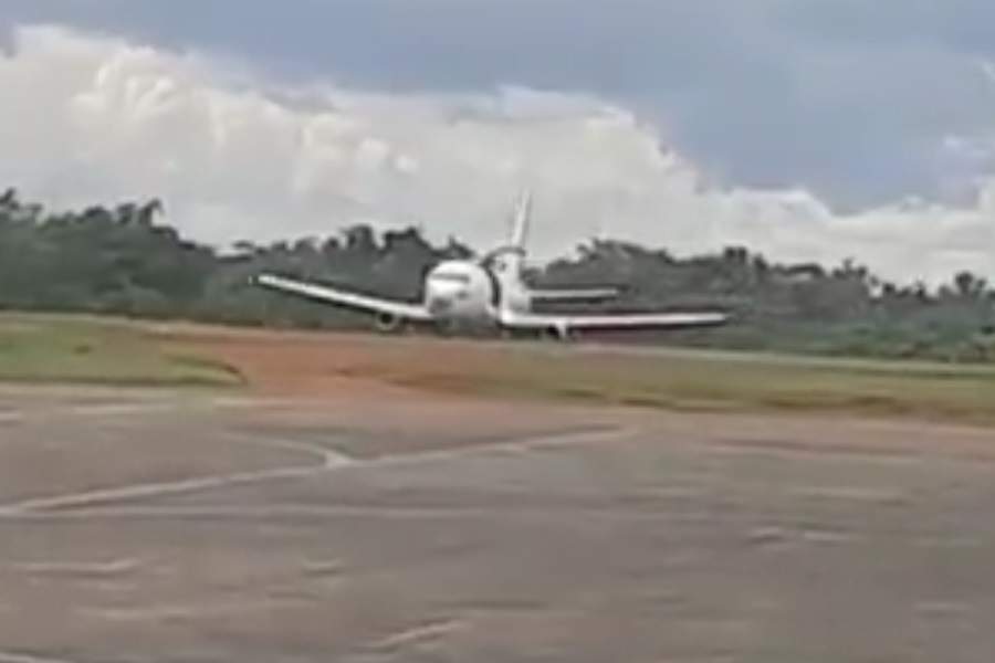 INCIDENT: Aerosucre 737 Cargo Door Opens In Flight