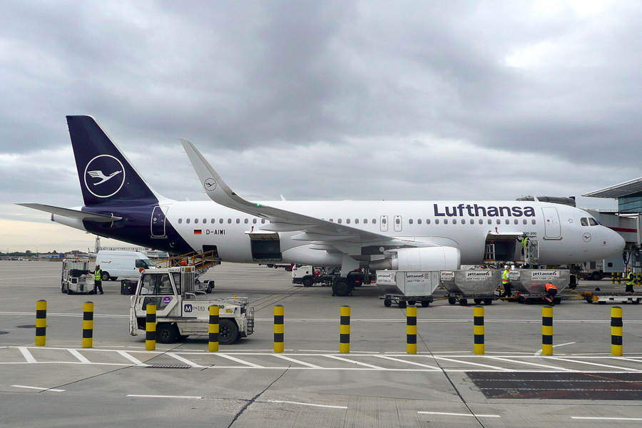 Lufthansa First Officer Collapses On Flight Attendant