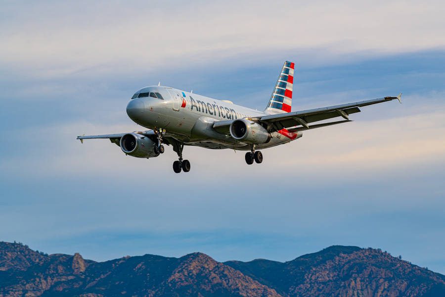 American Airlines A319 Nearly Lands On Closed Runway!