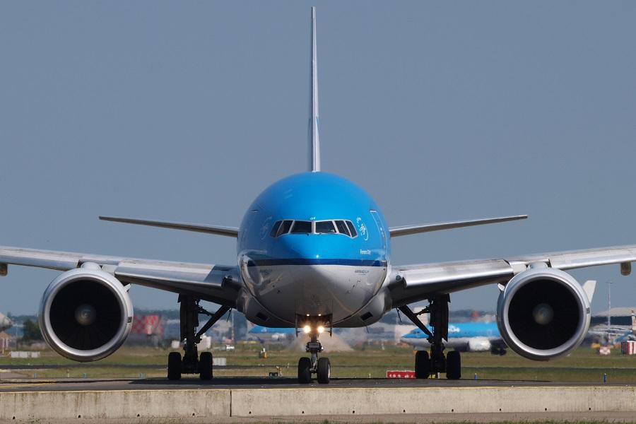INCIDENT: KLM 777 Loses A Gear Door On Takeoff!