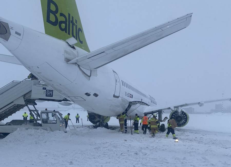 INCIDENT: Air Baltic A220 Runway Excursion