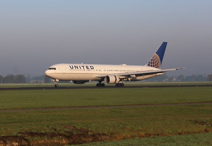 United 767 Loses Panel Over NY And Flies On!