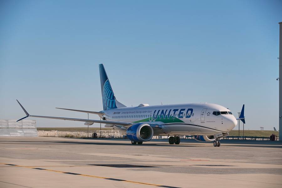 United Flies 737 MAX With Passengers, Using 100% SAF!
