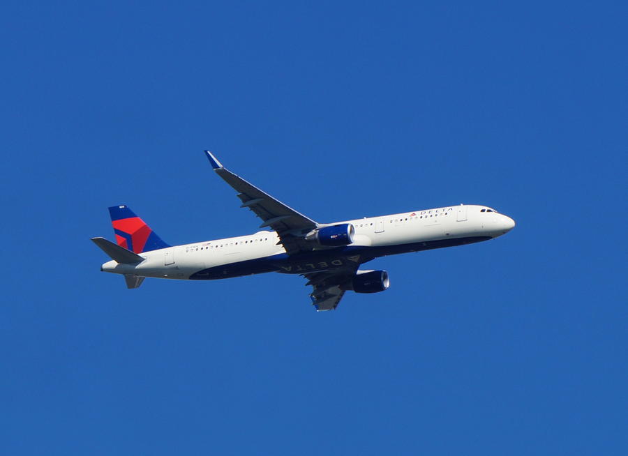 INCIDENT: Delta A321 Has Runway Excursion In Atlanta