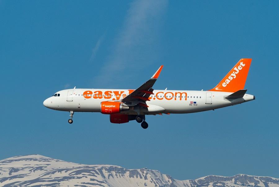 INCIDENT: EasyJet A320 Fumes And A Wet Socks Smell!