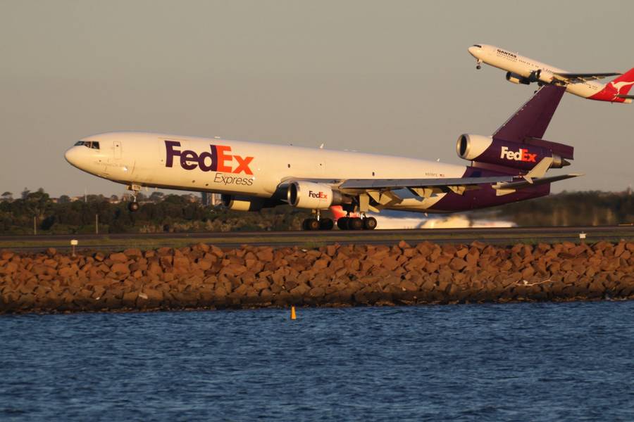 INCIDENT: FedEx MD-11 Flaps Issue Causes Fast Landing