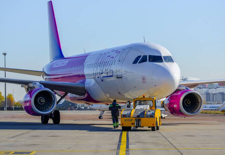 Wizz Air A320 ESCAPES From Ukraine!