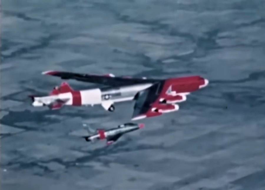 How Did A B-52 Once Land Without Its Vertical Stabilizer?