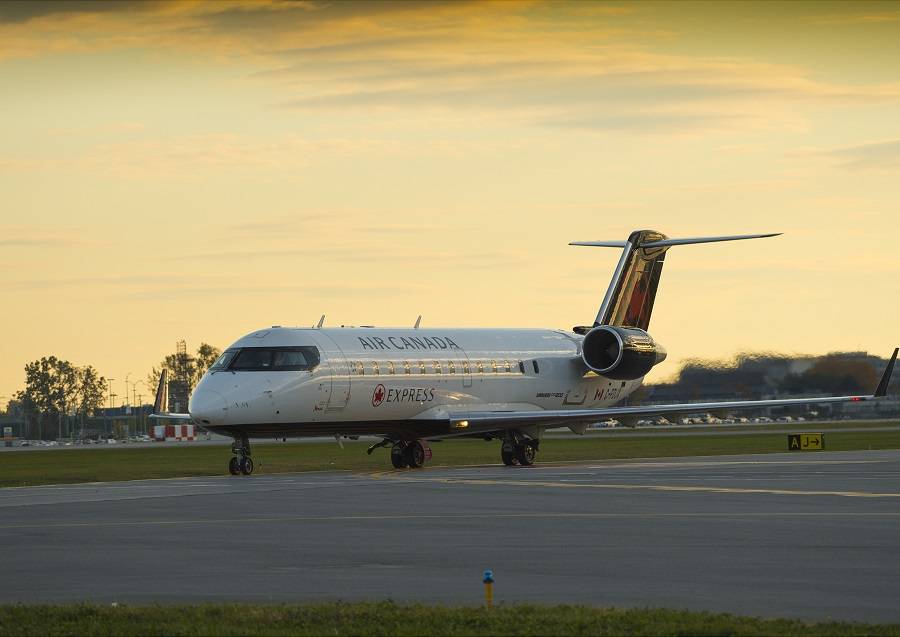 INCIDENT: CRJ-200 Thrust Reverser Deploys In Flight!