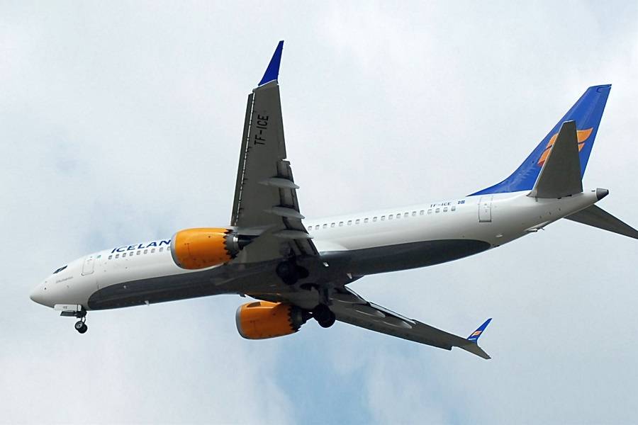 INCIDENT: Icelandair 737 MAX Tail Strike On Takeoff!