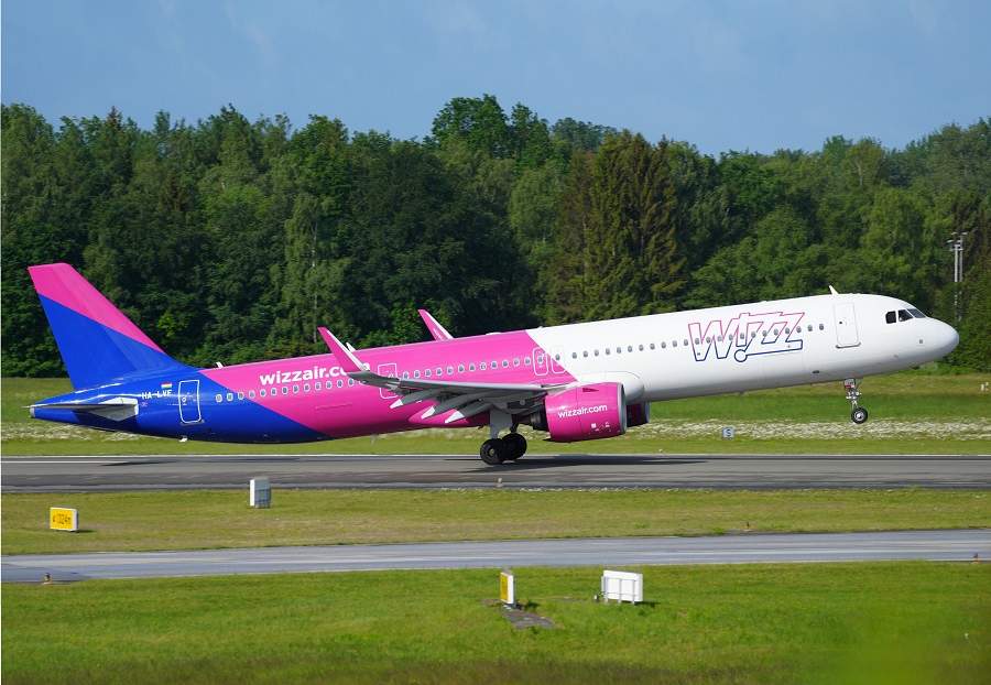 Bomb Threat - Wizz Air A321neo Diverts, Evacuates