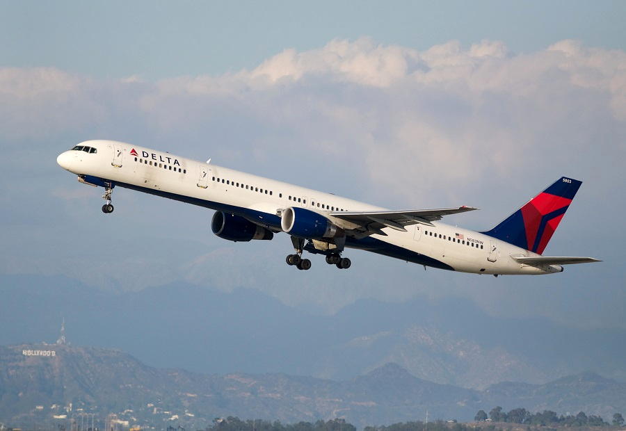 delta-757-blows-tire-then-can-t-lower-gear-mentour-pilot