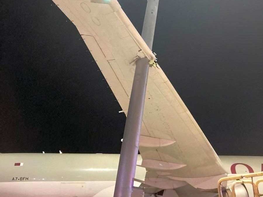 INCIDENT: Qatar 777 Freighter Hits Pole In Chicago!