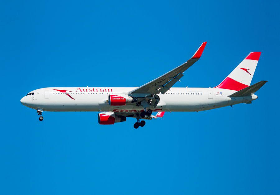 INCIDENT: Austrian Airlines Pilot Incapacitated