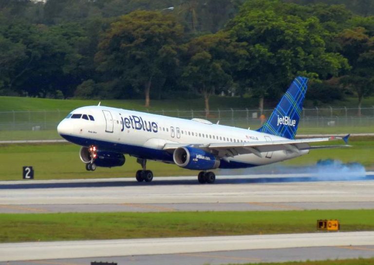 INCIDENT JetBlue A320 Fuel Leak In Bermuda? Mentour Pilot