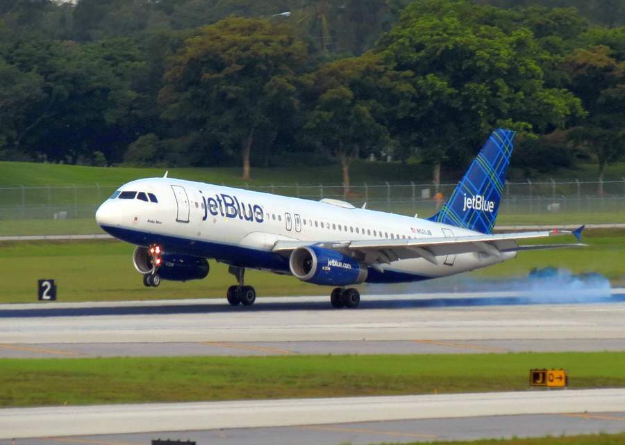 INCIDENT: JetBlue A320 Fuel Leak In Bermuda?